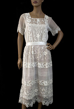 Ръчно бродирана рокля за чай от 20-те години на XX век