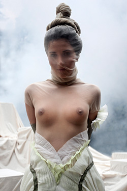 Фотосесията на Bilka разкрива красотата на естествения бюст