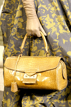 Романтика и женственост в Louis Vuitton