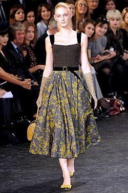Романтика и женственост в Louis Vuitton