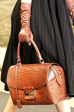 Романтика и женственост в Louis Vuitton