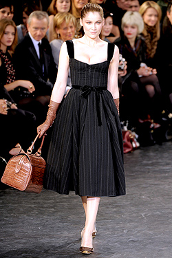 Романтика и женственост в Louis Vuitton