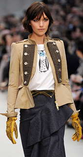Атрактивно шоу представи Burberry на Седмицата на модата в Лондон