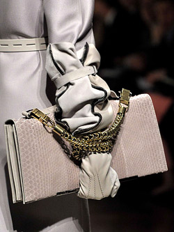 http://news.fashion.bg/img12/chanta-Gianfranco-Ferre.jpg
