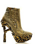 Alexander McQueen Fall/Winter 2010/2011 accessories