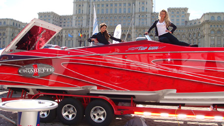 Bulgarian top models present the yacht CIGARETTE in Romania