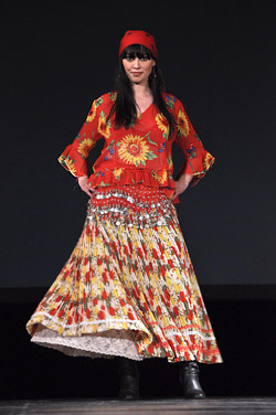 Roma Fashion - beauty and magic of gipsy culture