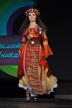 Roma Fashion - beauty and magic of gipsy culture