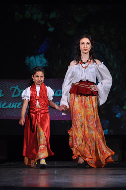 Roma Fashion - beauty and magic of gipsy culture