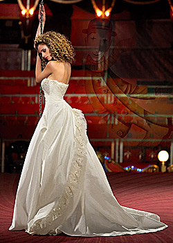 The hottest trends for summer 2009 bridal dresses 