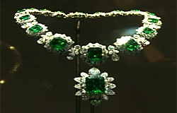 Bulgari with glamorous jewelry exhibition in Paris