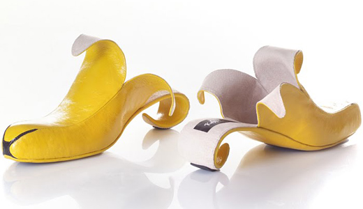 Israeli designer made shoes, imitating the female body 