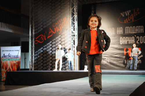 Fashion agency VIP Fashion Group sent 2009 with impressive fashion show
