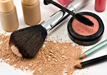Expired cosmetics are a danger for your health 