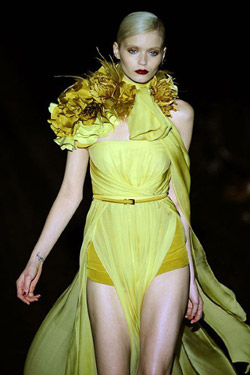 Milan Fashion Week started with the bright Fall-Winter 2011 collection of Gucci