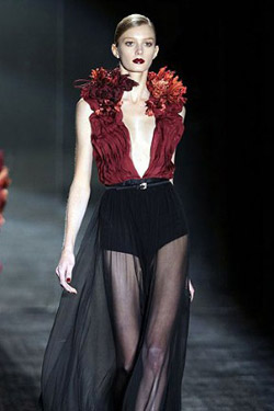 Milan Fashion Week started with the bright Fall-Winter 2011 collection of Gucci