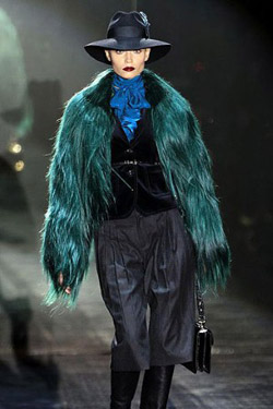 Milan Fashion Week started with the bright Fall-Winter 2011 collection of Gucci