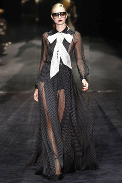 Milan Fashion Week started with the bright Fall-Winter 2011 collection of Gucci