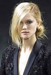 Hairstyles fashion trends 2011: Hair on one side for the summer