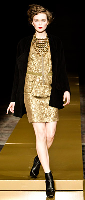 Fashion trends Autumn-Winter 2011/2012: Dress in gold