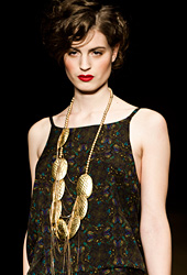 Fashion trends Autumn-Winter 2011/2012: Dress in gold