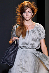 Oversize handbags are in fashion for Spring-Summer 2012