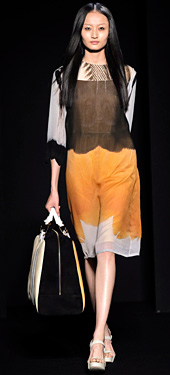 Oversized handbags are in fashion for Spring-Summer 2012