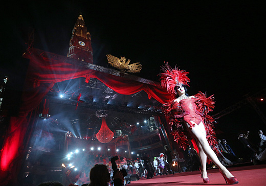 Exclusive Costumes and Novel Designs at Vienna Life Ball 2012