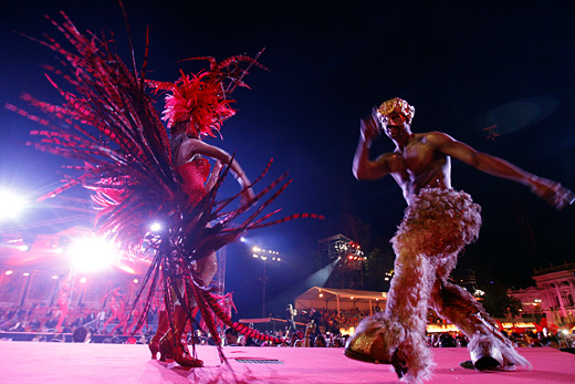 Exclusive Costumes and Novel Designs at Vienna Life Ball 2012