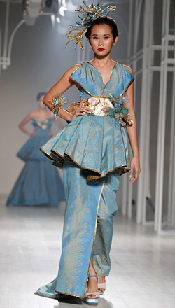 The Queen of Thai Silk at the Bangkok Couture Fashion Week 2012