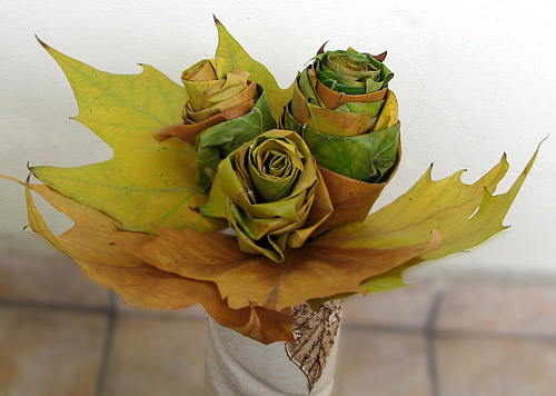 How to make beautiful roses from autumn leaves