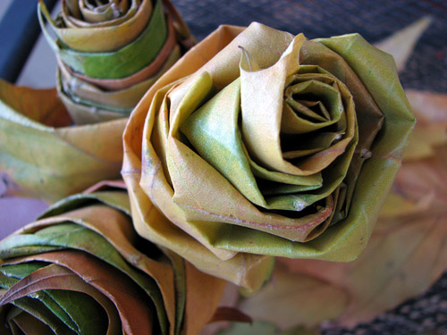 How to make beautiful roses from autumn leaves