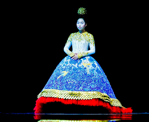 Guo Pei presented lavish wedding dresses for wealthy Chinese Brides