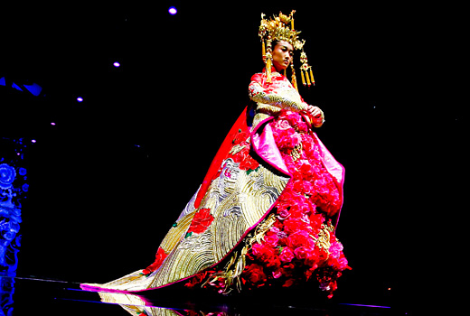 Guo Pei presented lavish wedding dresses for wealthy Chinese Brides