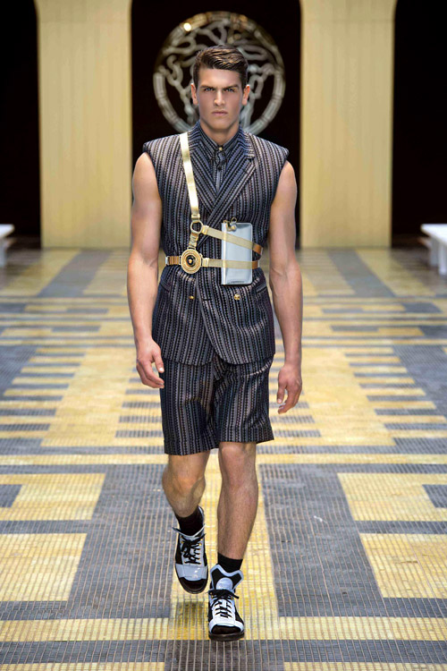 MFW: Versace Spring Summer 2021 Menswear Collection